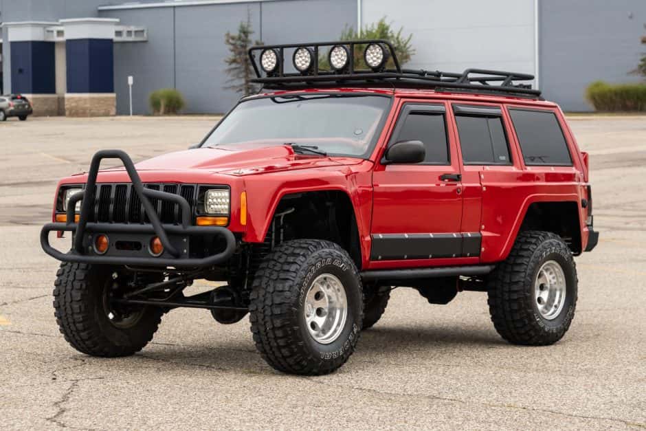 1999 Jeep XJ Cherokee sold for $6,100