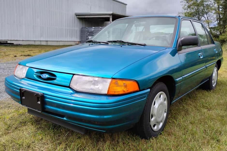 1994 Ford  sold for $7,100