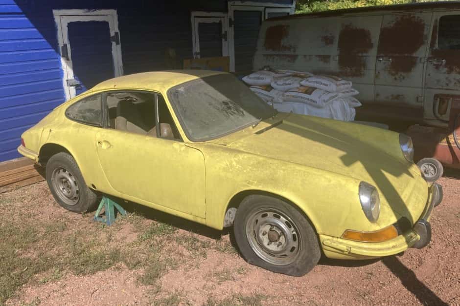 1969 Porsche LWB 911E (1969-1973) sold for $17,500