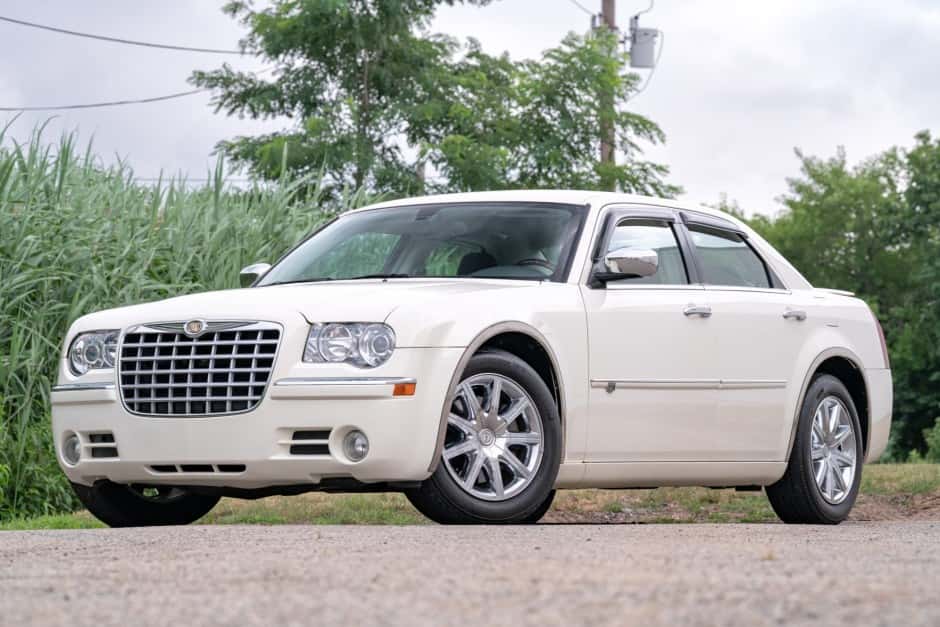 2008 Chrysler 300 (2005-2023) sold for $13,301