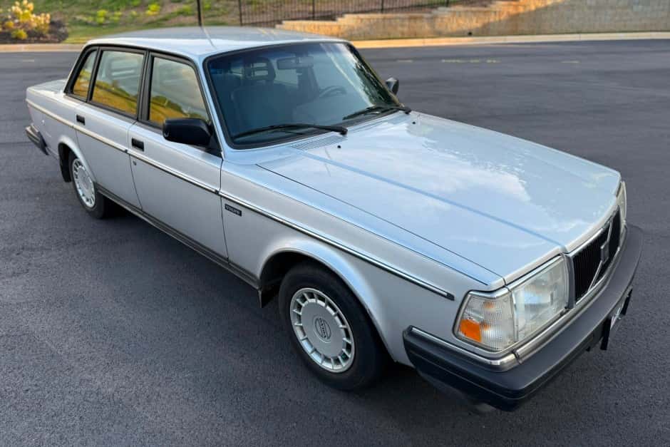 1993 Volvo 240 sold for $5,900