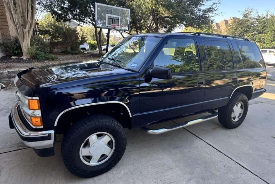 1997 Chevrolet Tahoe GMT400 sold for $14,250