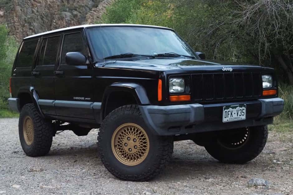 1999 Jeep XJ Cherokee sold for $11,500