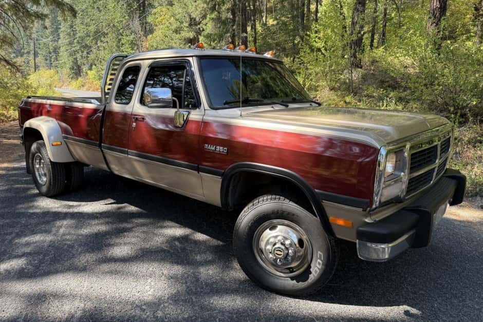1992 Dodge Ram (1981-1993) sold for $30,500