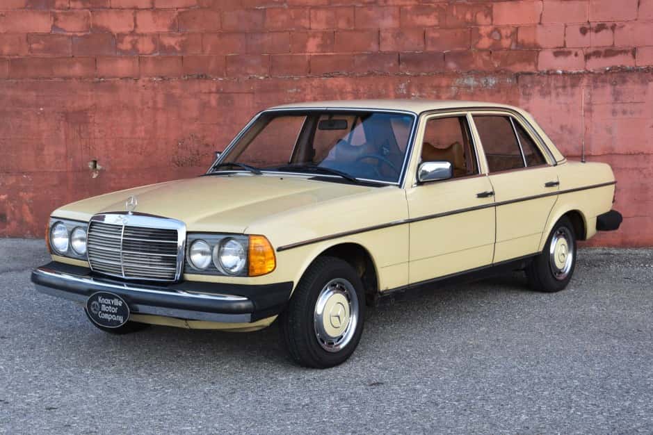 1978 Mercedes-Benz W123 sold for $3,100
