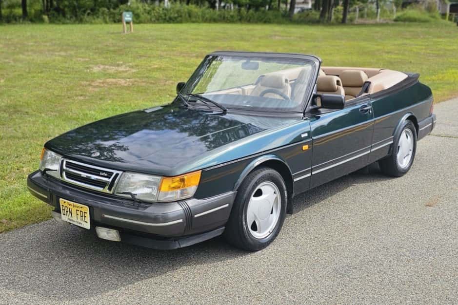 1992 Saab 900 sold for $8,100
