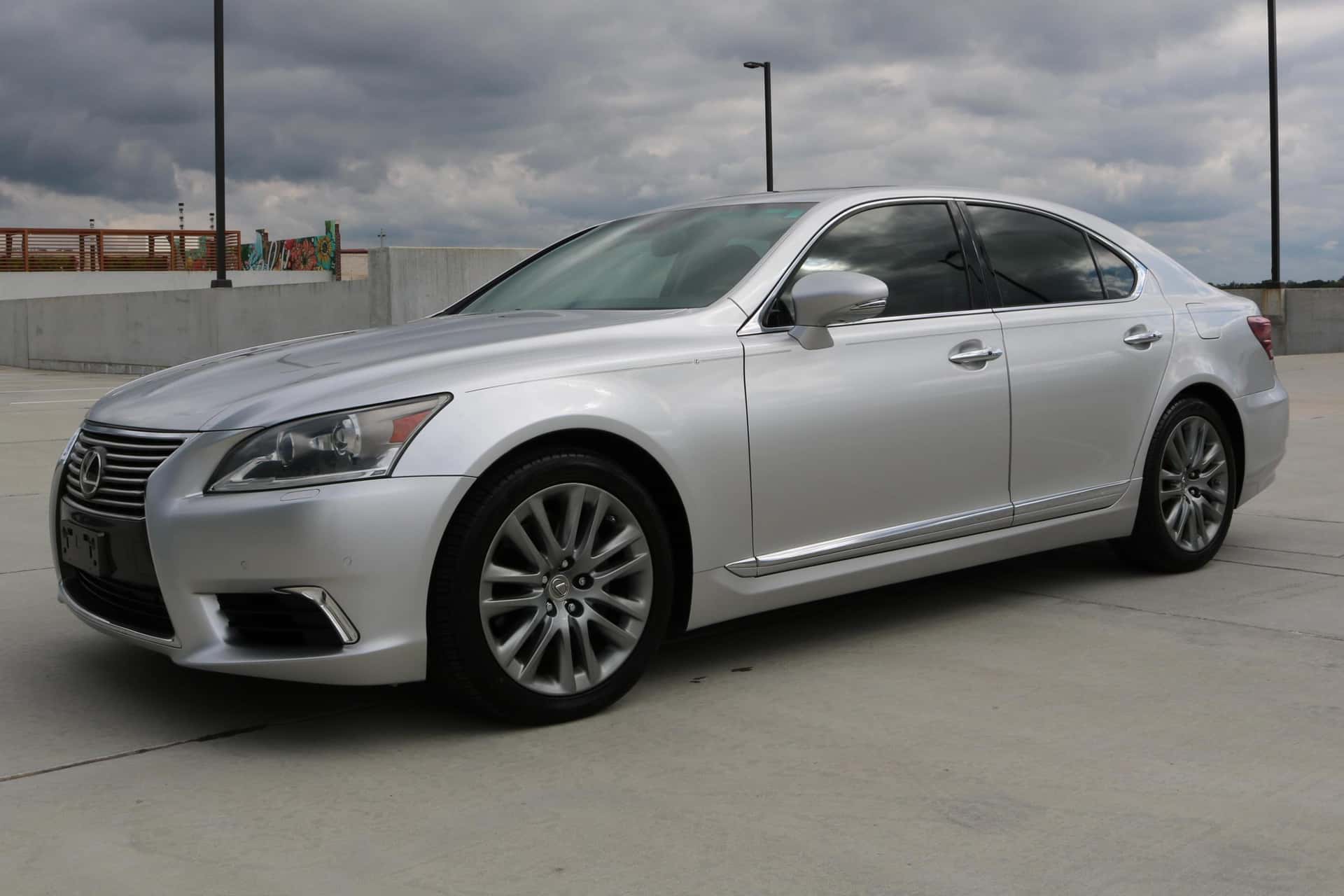 2013 Lexus LS sold for $20,750