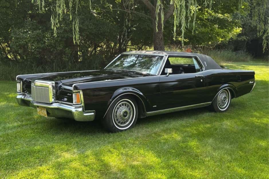 1970 Lincoln Continental Mark III (1969-1971) sold for $9,999