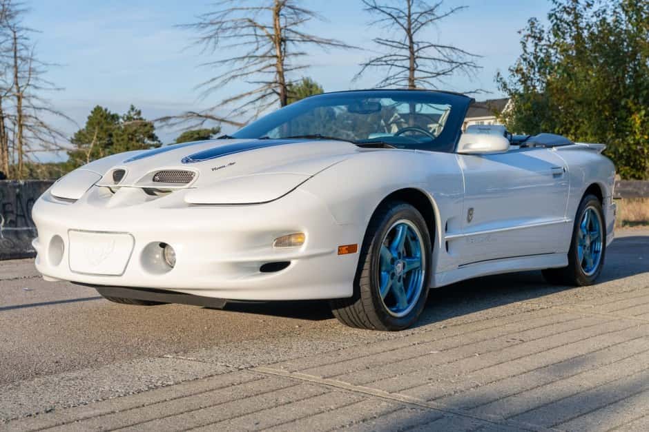 1999 Pontiac Firebird (1993-2002) sold for $30,250