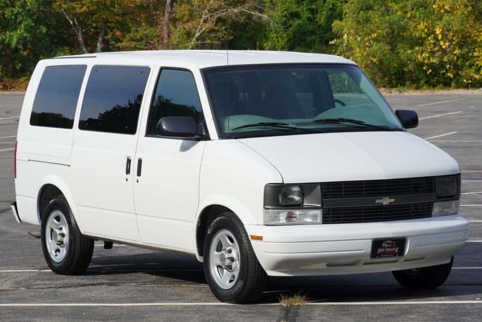 2005 Chevrolet Astro sold for $10,889