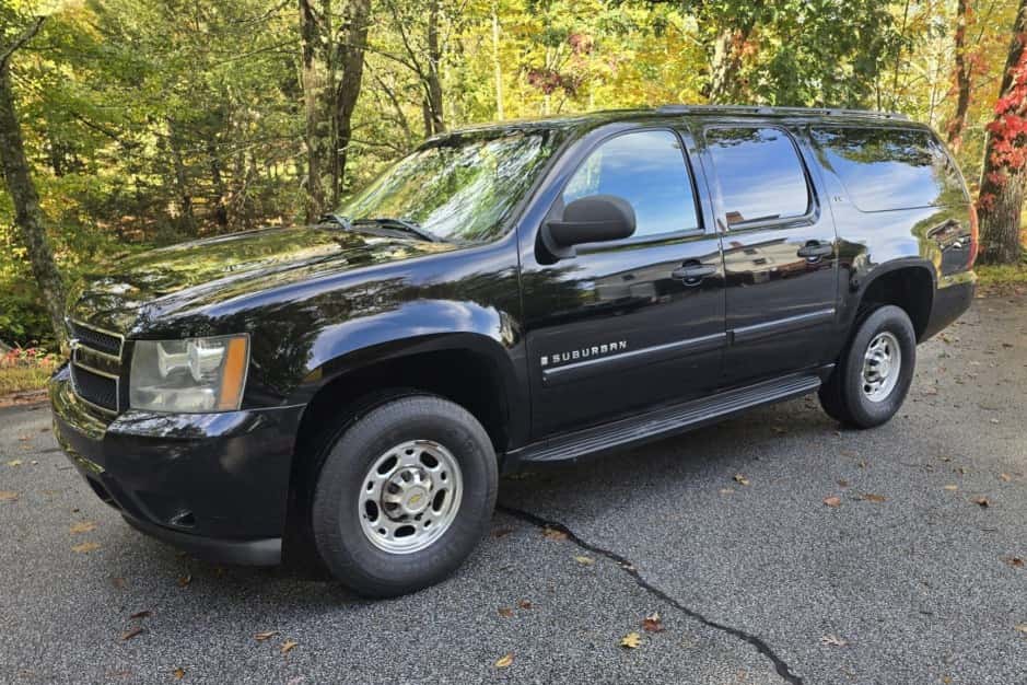 2007 Chevrolet Suburban (GMT900 2007-2014) sold for $9,500
