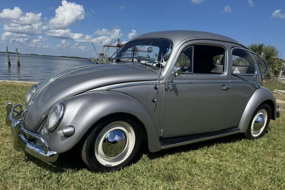 1957 Volkswagen Beetle (Oval Window) sold for $19,000