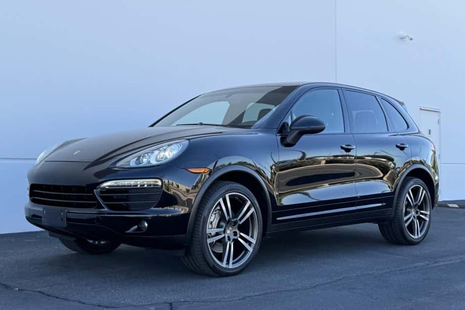 2011 Porsche 958 Cayenne (2011-2018) sold for $12,000