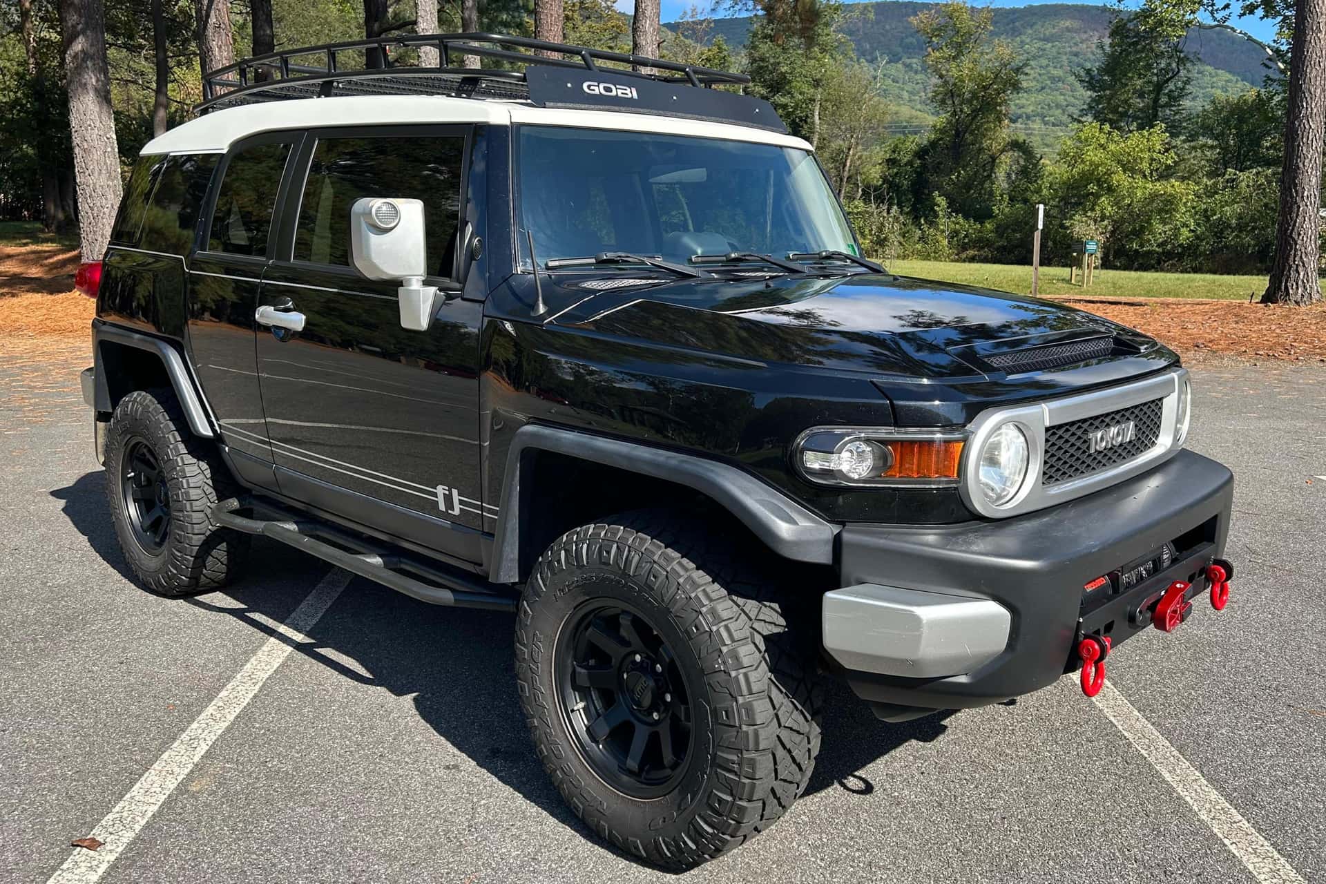 2008 Toyota FJ Cruiser sold for $11,400