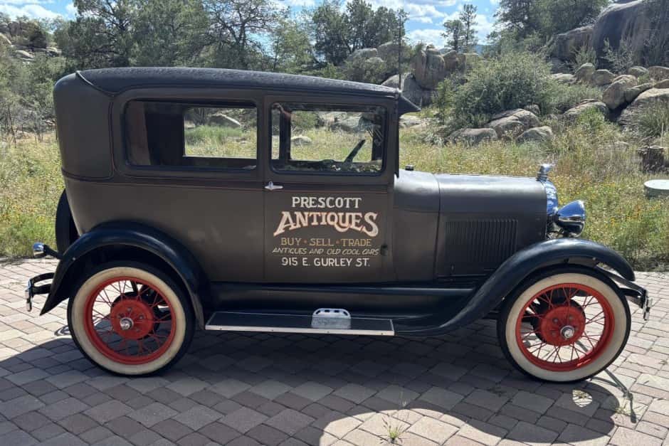 1929 Ford  sold for $10,400