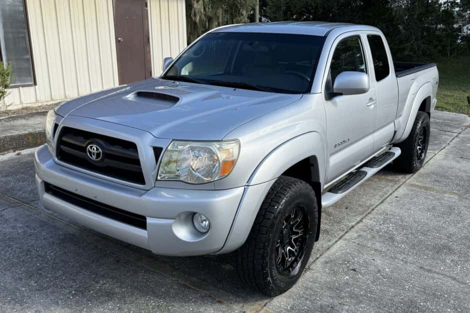 2006 Toyota Tacoma (N2X0 2005-2015) sold for $24,000