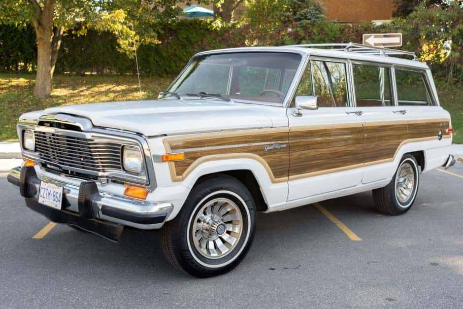 1984 Jeep SJ Grand Wagoneer sold for $12,750