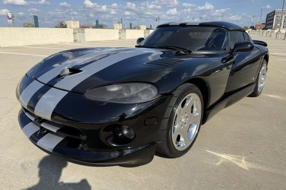 2000 Dodge Viper SR II (1996-2002) sold for $31,500