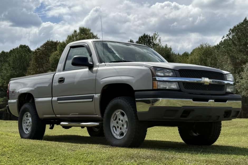 2004 Chevrolet Silverado GMT800 (1999-2007) sold for $20,000