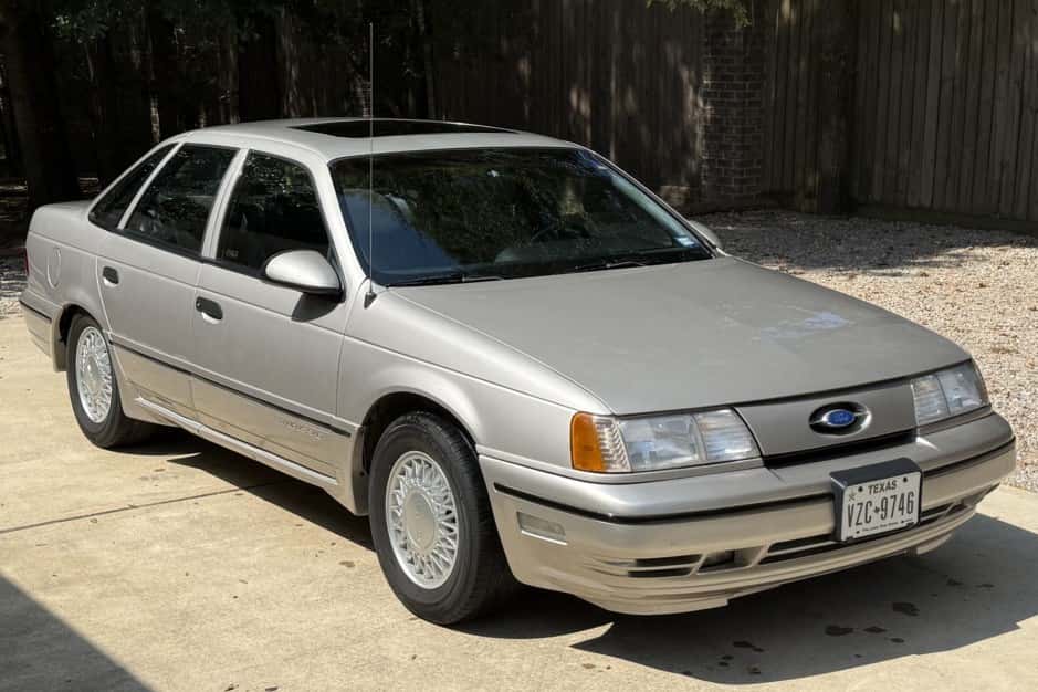 1990 Ford Taurus SHO sold for $6,250