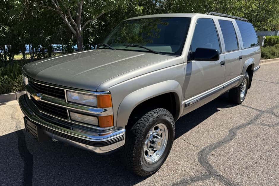 1999 Chevrolet Suburban (GMT400 1992-1999) sold for $27,250