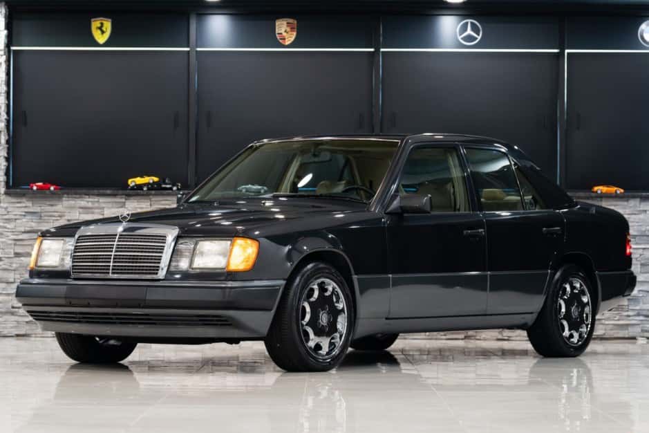 1992 Mercedes-Benz W124 E-Class sold for $31,250