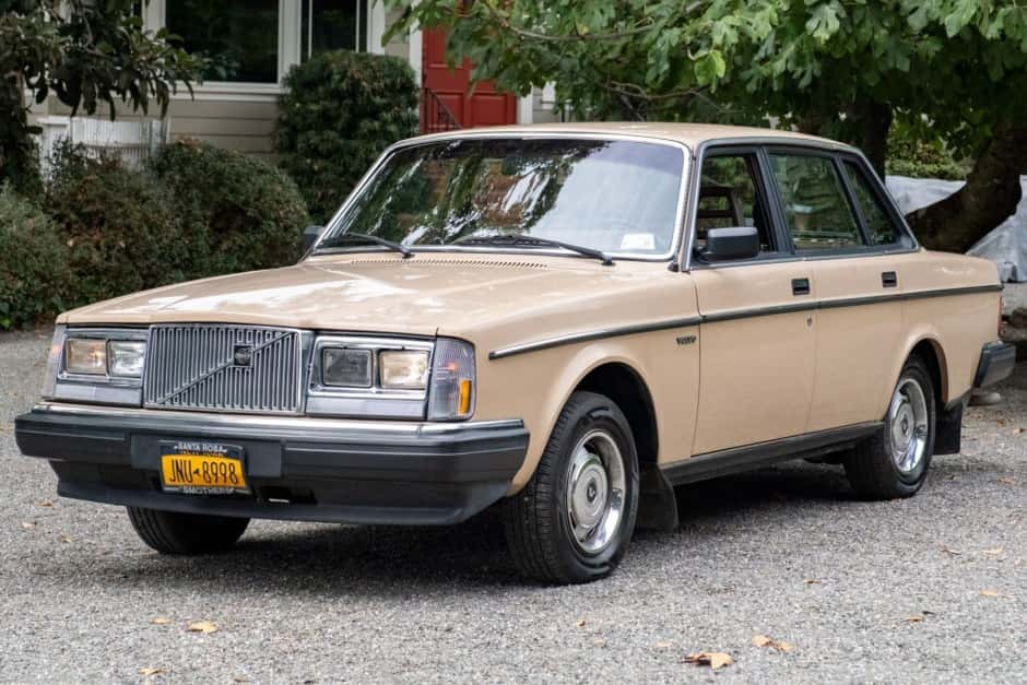 1984 Volvo 240 sold for $6,100