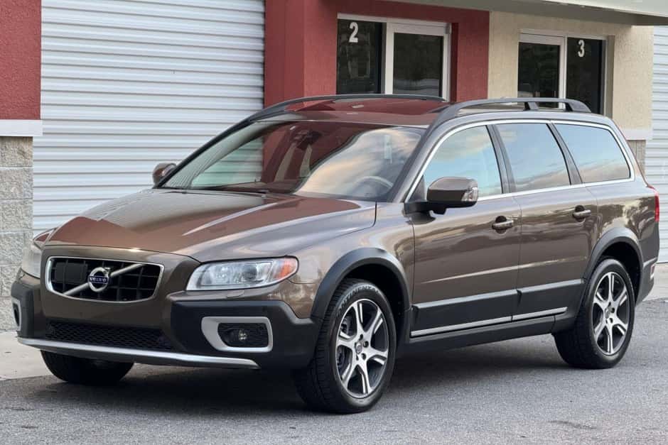 2013 Volvo XC70 sold for $15,750