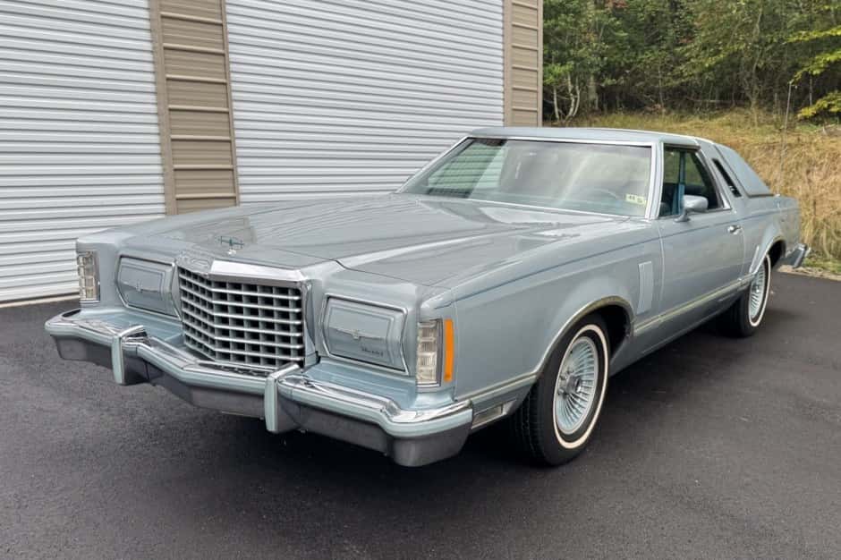 1978 Ford Thunderbird (1977-1979) sold for $16,400
