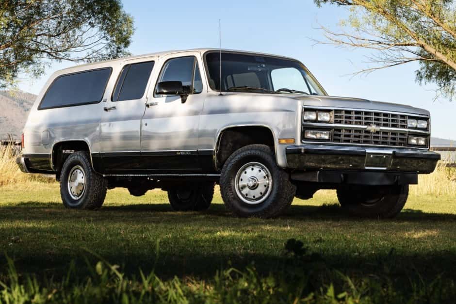 1990 Chevrolet Suburban (1973-1991) sold for $20,000