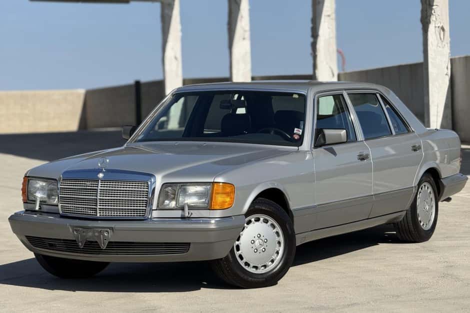 1987 Mercedes-Benz W126 S-Class sold for $11,000