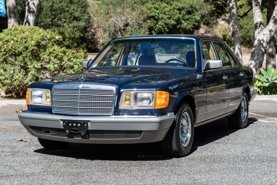 1985 Mercedes-Benz W126 S-Class sold for $18,500