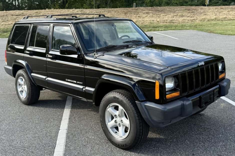 1999 Jeep XJ Cherokee sold for $12,250