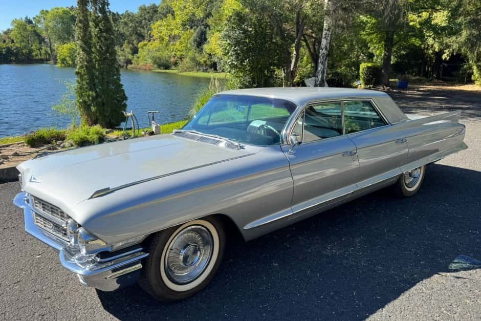 1962 Cadillac Series 62 sold for $19,000