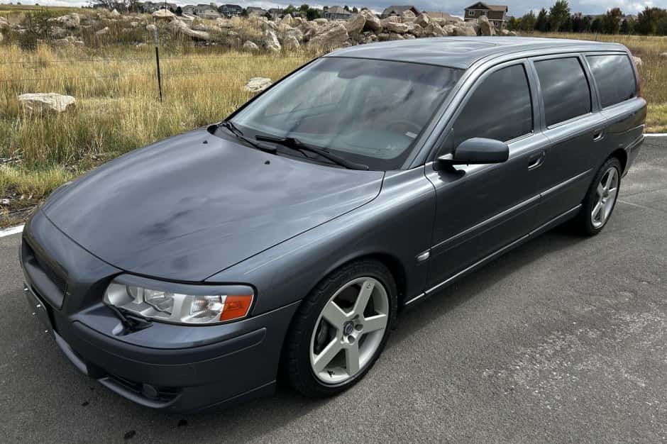 2004 Volvo V70R sold for $10,350
