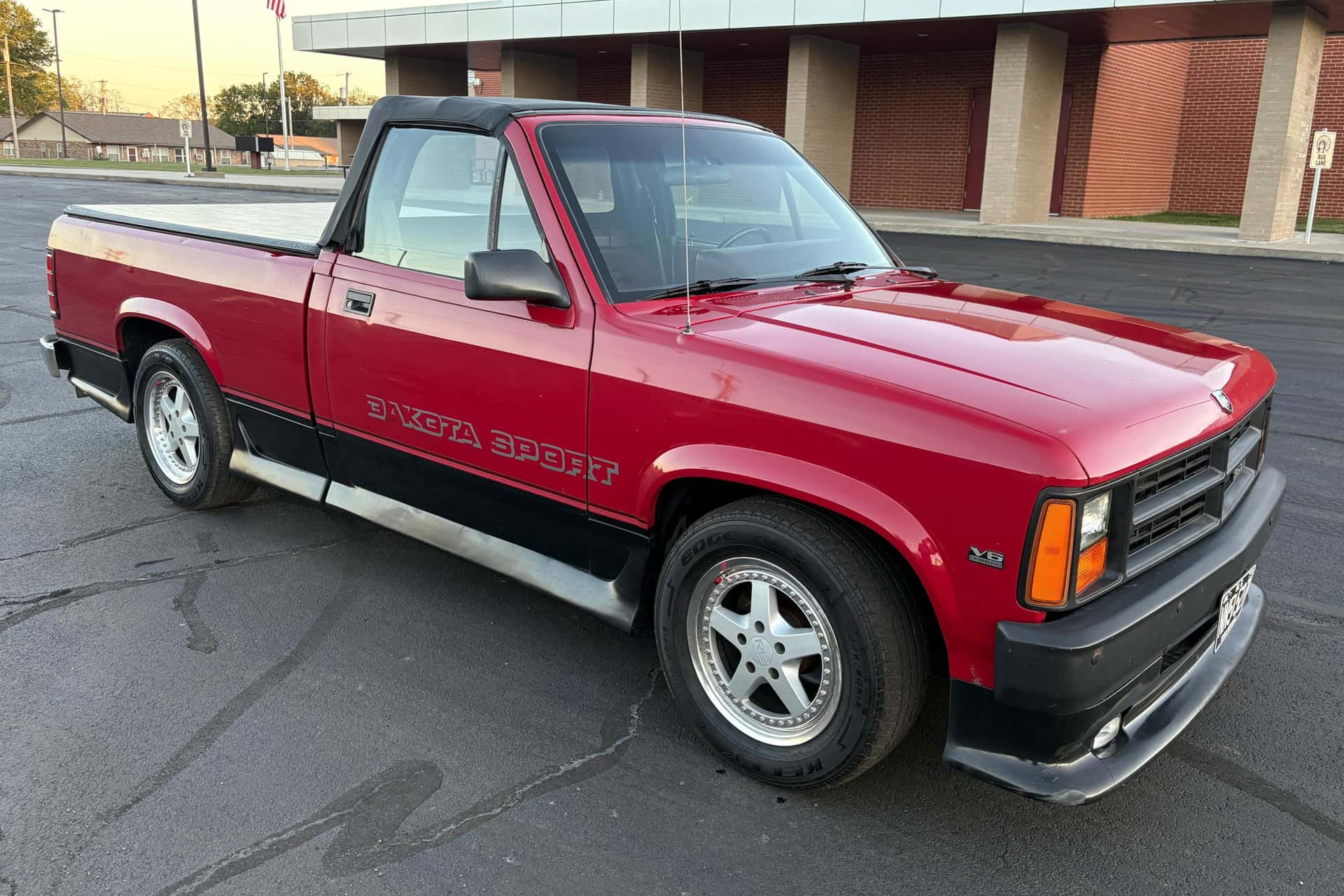 1989 Dodge Dakota sold for $8,888