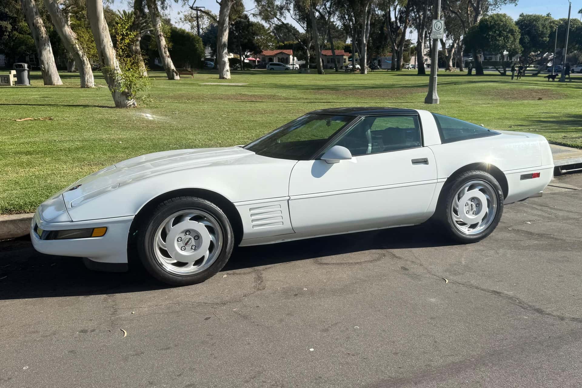 1992 Chevrolet C4 Corvette sold for $9,600
