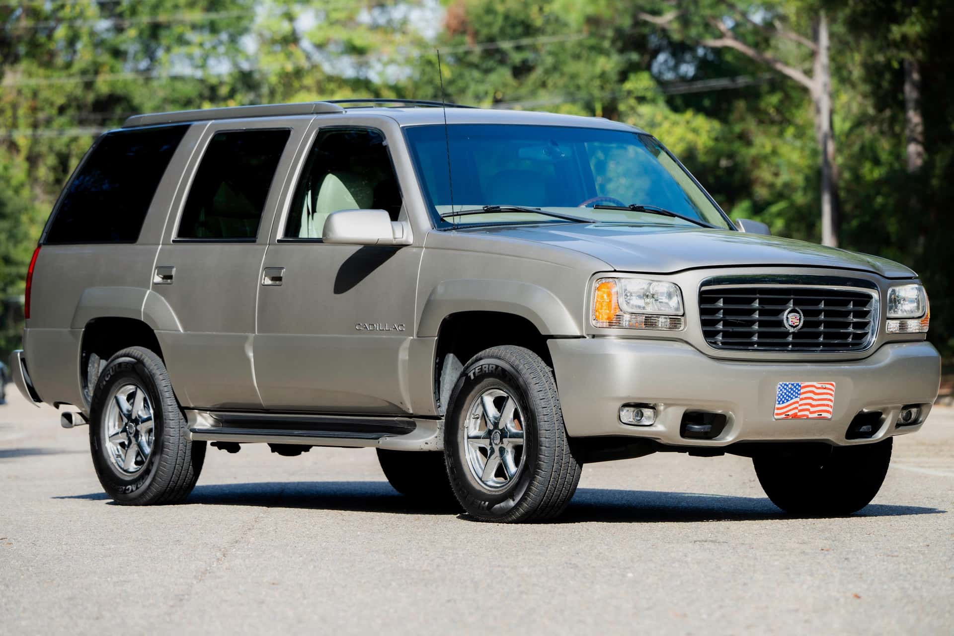 2000 Cadillac Escalade sold for $6,200