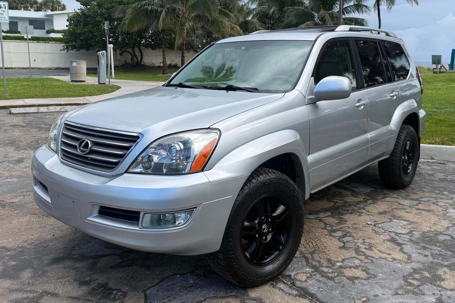 2006 Lexus GX sold for $11,600