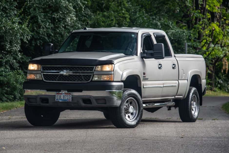 2005 Chevrolet Silverado GMT800 Heavy Duty (2000-2007) sold for $12,750