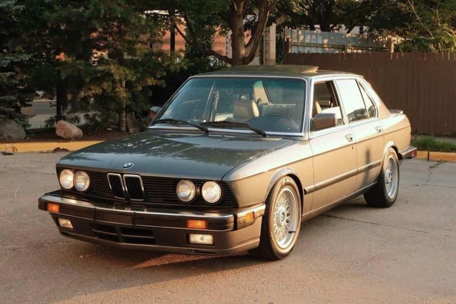 1988 BMW E28 5-Series sold for $27,000