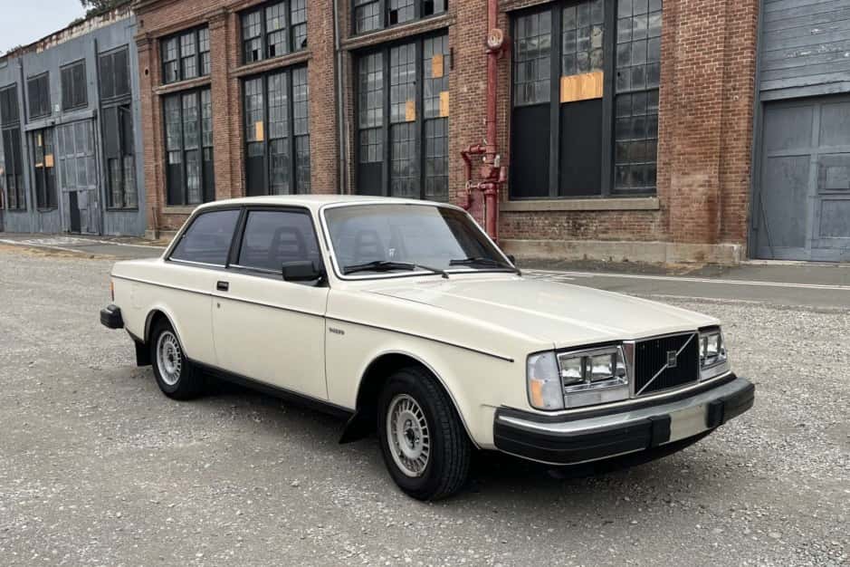 1982 Volvo 240 sold for $6,100