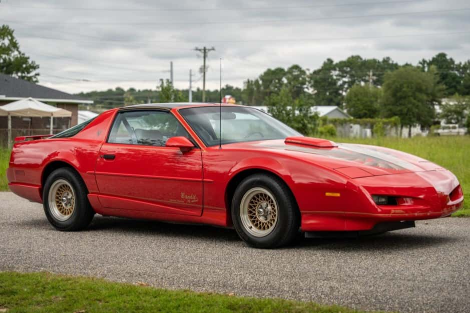 1991 Pontiac Firebird (1982-1992) sold for $18,303
