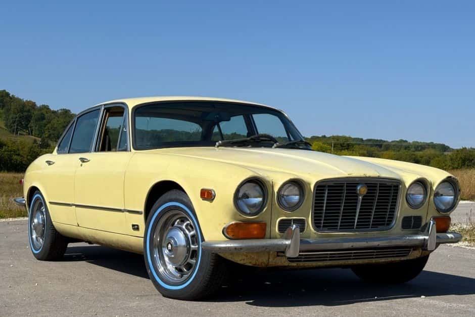 1973 Jaguar XJ Series 1 (1968-1973) sold for $11,500