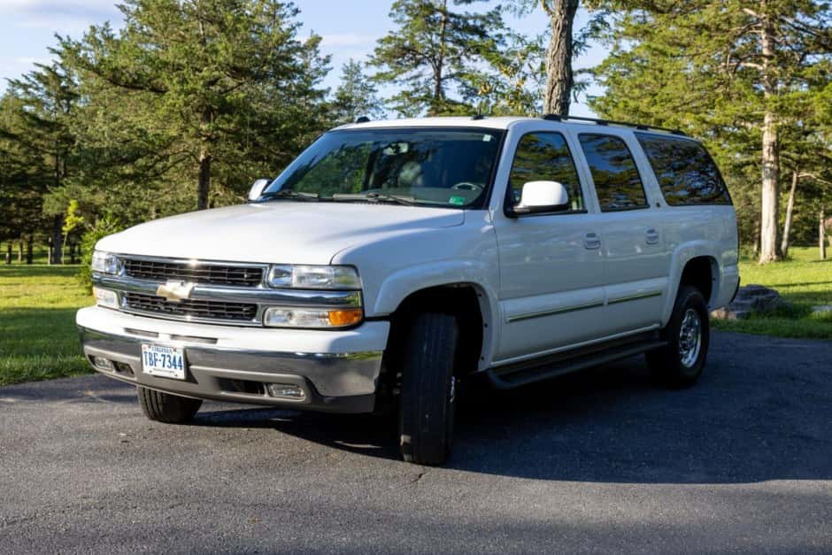 2004 Chevrolet Suburban (GMT800 2000-2006) sold for $20,750