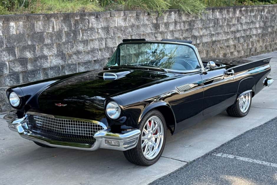 1957 Ford Thunderbird (1955-1957) sold for $91,500