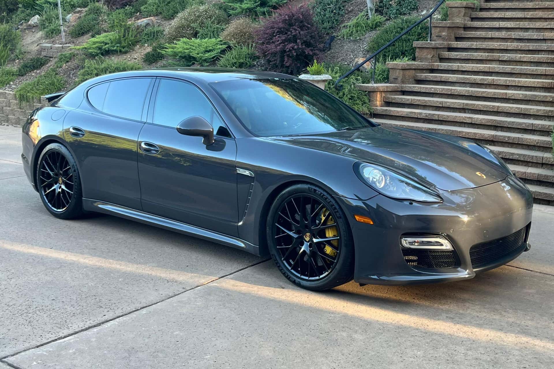 2013 Porsche Panamera sold for $26,916
