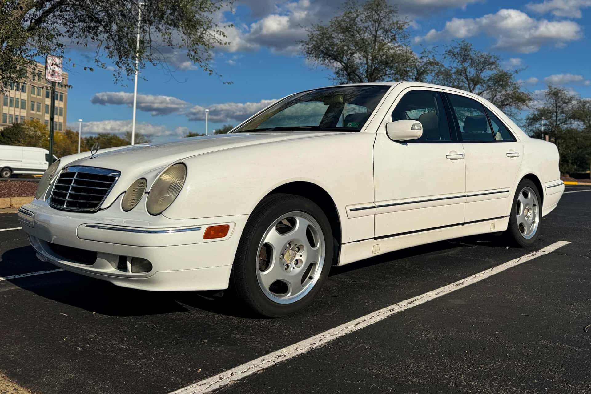 2000 Mercedes-Benz E-Class sold for $7,777