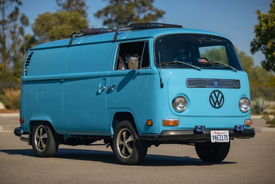 1971 Volkswagen Bay-Window Bus sold for $8,100