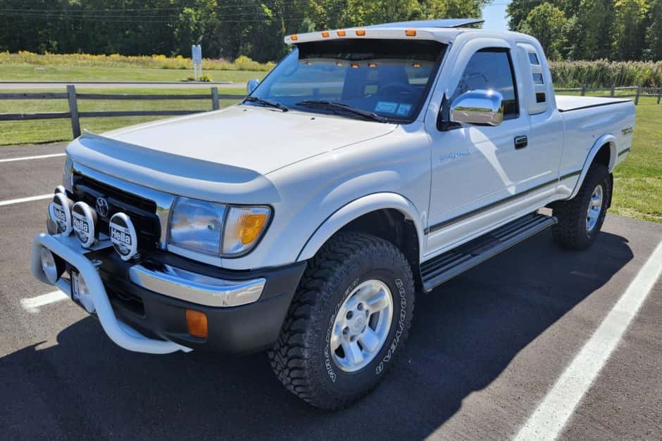 2000 Toyota Tacoma (N1X0 1995-2005) sold for $22,800
